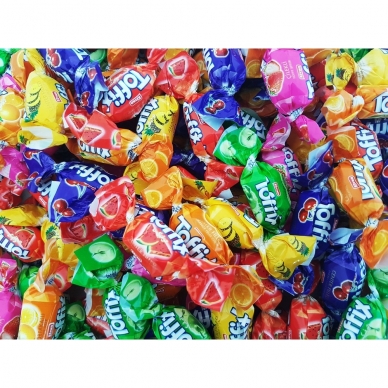 Toffix kramtomi saldainiai su įvairių skonių įdarais, 1 kg 2